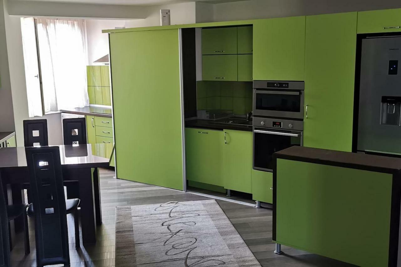 Luxury Apartment With Two Bedrooms And Large Living Room, 100 Square Meters, City Center Oradea Zewnętrze zdjęcie