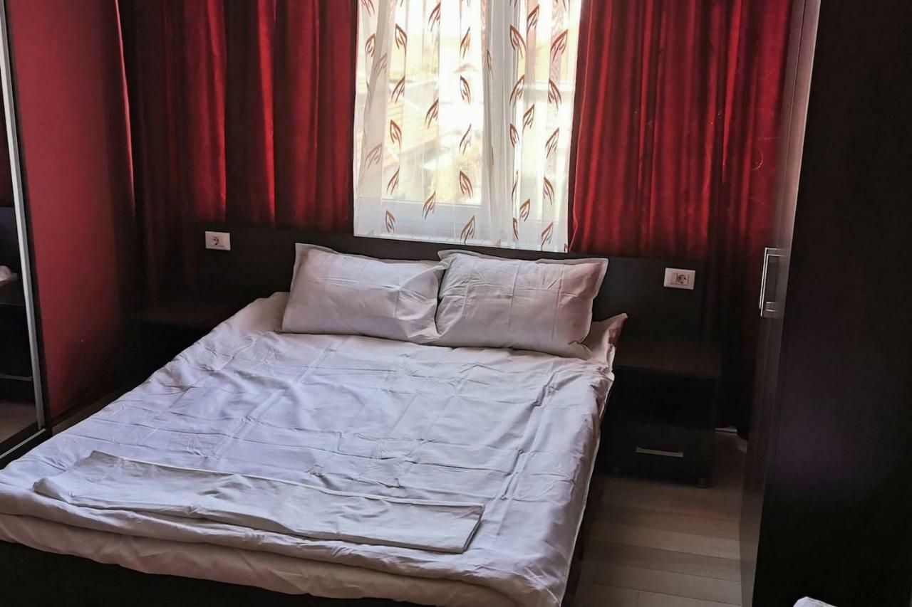 Luxury Apartment With Two Bedrooms And Large Living Room, 100 Square Meters, City Center Oradea Zewnętrze zdjęcie