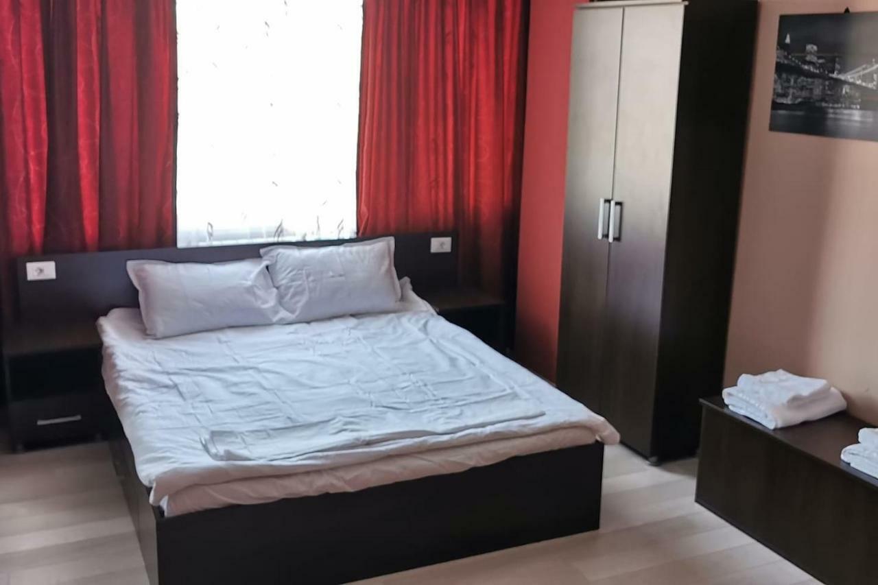 Luxury Apartment With Two Bedrooms And Large Living Room, 100 Square Meters, City Center Oradea Zewnętrze zdjęcie