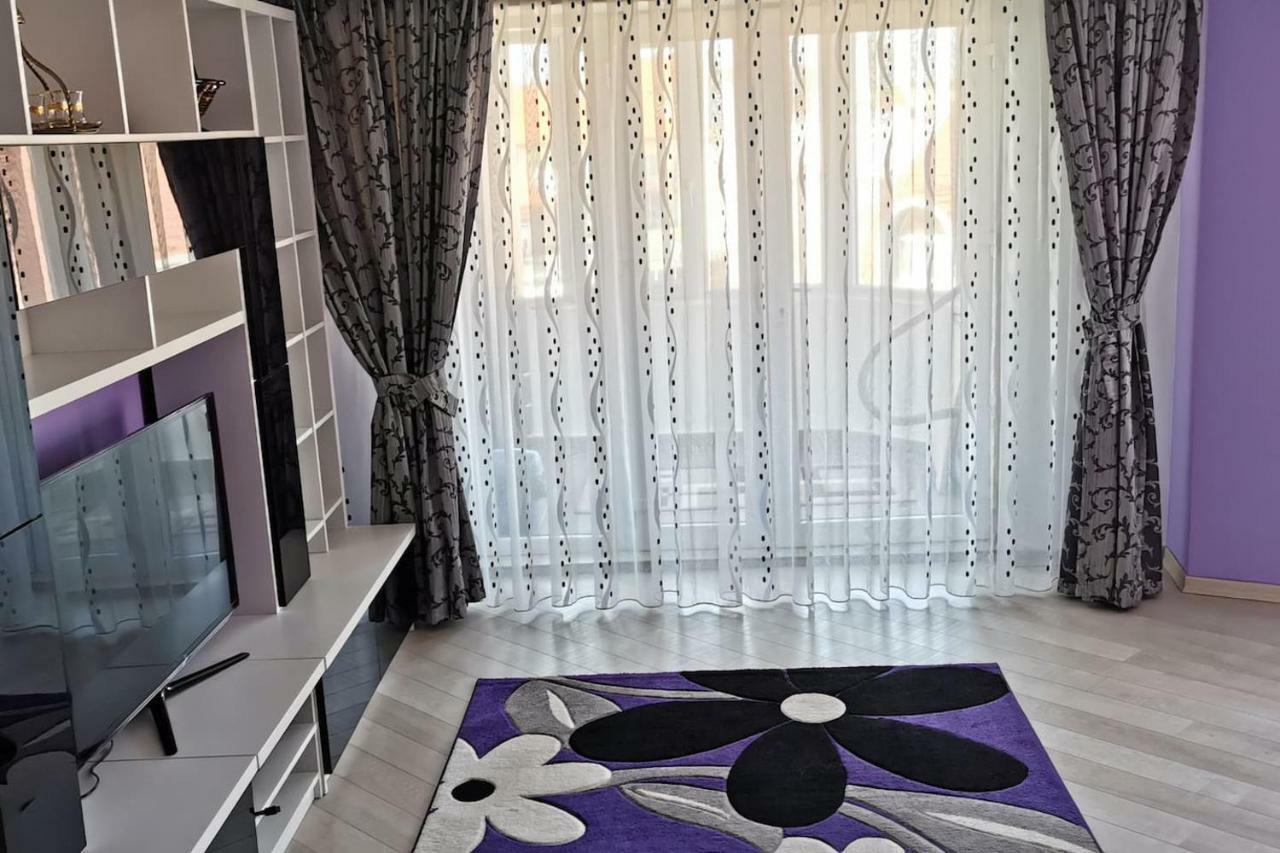 Luxury Apartment With Two Bedrooms And Large Living Room, 100 Square Meters, City Center Oradea Zewnętrze zdjęcie