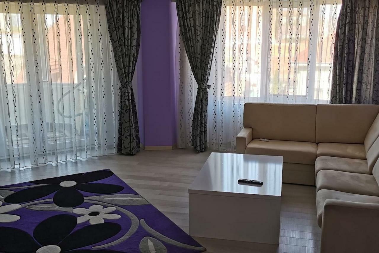 Luxury Apartment With Two Bedrooms And Large Living Room, 100 Square Meters, City Center Oradea Zewnętrze zdjęcie